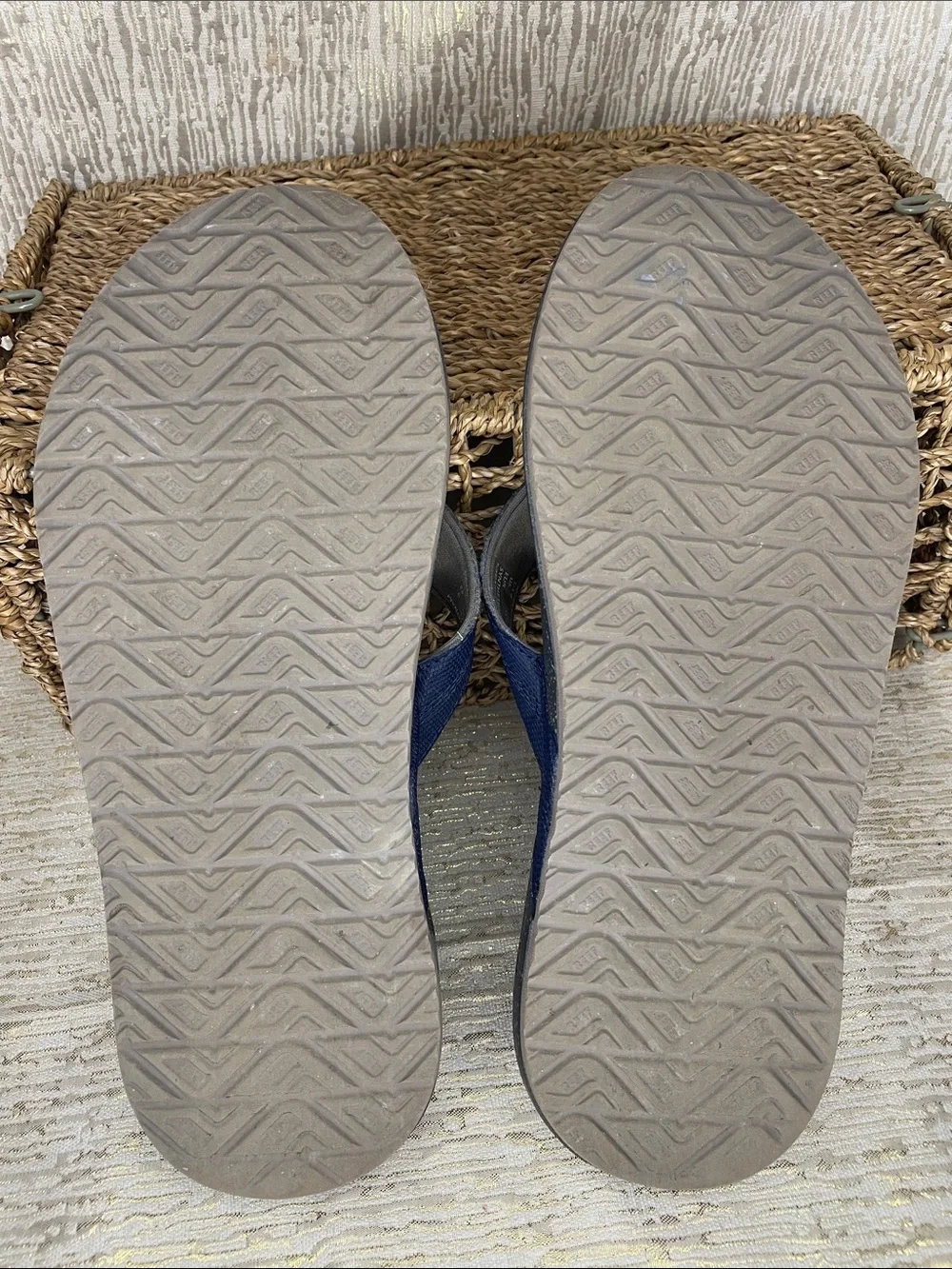 Reef Navy and Dark Gray Men’s CUSHION Classic Flip Flops Sz 9
